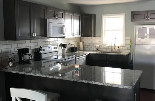 Peletier House | 10 mins to Emerald Isle, 2 bd 2.5 ba Townhouse