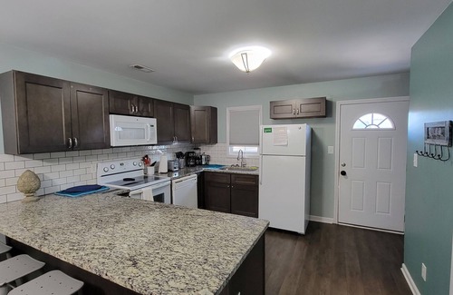 Peletier House | 10 mins to Emerald Isle, 2 bd 2.5 ba Townhouse