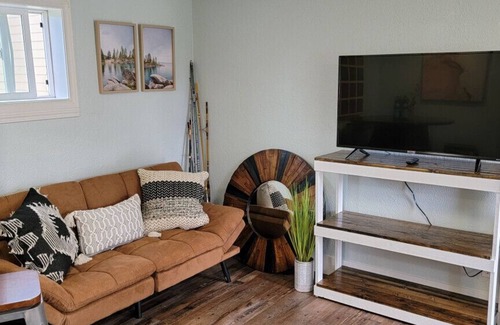 North Star Cottage | 10 minute walk to restaurants & trails - Convenient Location - #4 Slumber Village