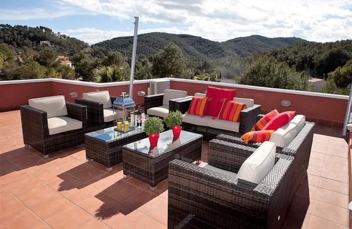 Sitges Town Center Villa | 10 minutes by car from Sitges. Villa El Olivo. XXL pool. Heated to 28º