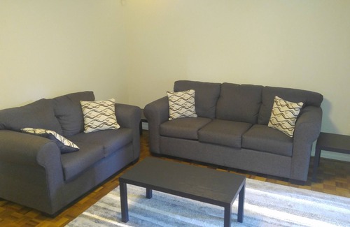 Sterling House | 10 minutes from Airport and Dulles Town Center.