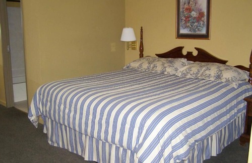 Caseyville Hotel | 10 minutes from downtown St. LouisnConvenient location off I-64