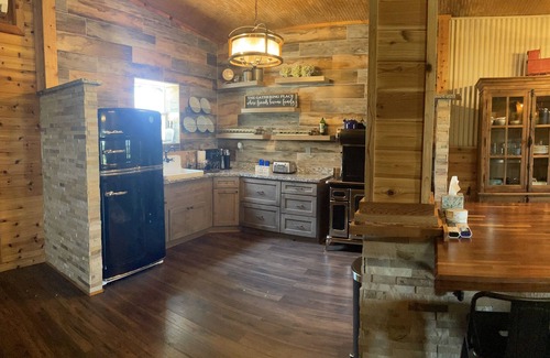 Bryan House | 10 minutes from TAMU campus quiet and cozy get away!
