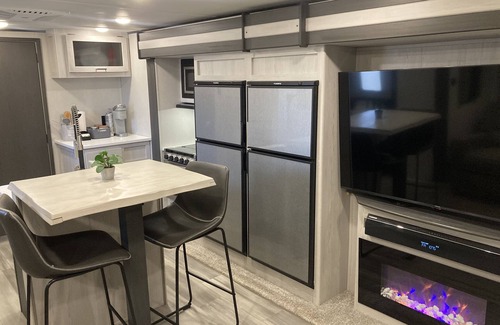 Port Bolivar House | 10 minutes walk to the beach .Covered rv spot on concrete slab. NEW CAMPER