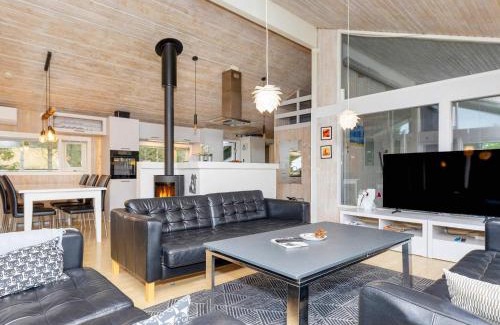 Grønhøj House | 10 person holiday home in Saltum-By Traum
