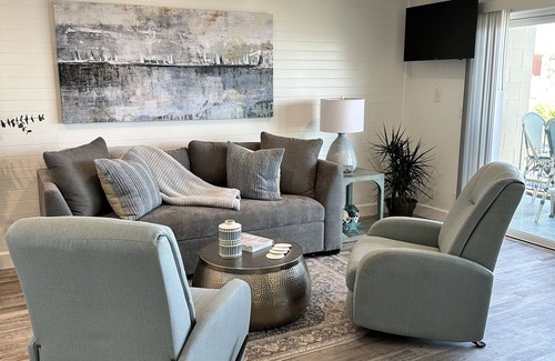 Capitola Condo | 10 Steps to the Sand…Capitola Beach Front at the mouth of the Wharf-Pet Friendly