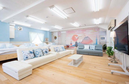 Shinjuku House | 100 ㎡|5 min from Shinjuku Station|12 min from Shibuya Station|3 km from Shinjuku Station|6 double beds|bright room