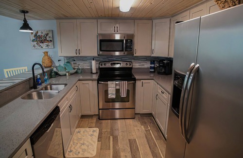 Cape San Blas House | 100 STEPS TO BEACH, PETS OK, RENOVATED, VERY CLEAN, N. CAPE, DISCOUNTED RATES!