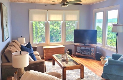 Kingston Cottage | 1000 Islands River Retreat