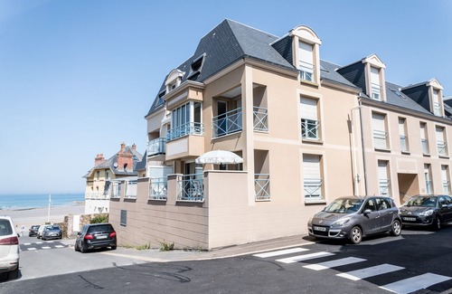 Pleneuf-Val-Andre Apartment | 100m from the beach, nice T3 with terrace and sea view