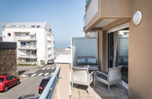 Pleneuf-Val-Andre Apartment | 100m from the beach, nice T3 with terrace and sea view