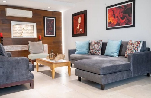 Urdesa Apartment | 101 - Lux Praga Apts 7 pax Consulado USA Parking