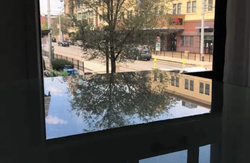 St. Louis Apartment | #103 Delmar Loop- Location-LocationWU