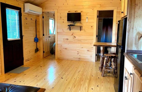 Logan Cabin | 107) Ibis Log Cabin. Close to Hocking Hills State Park and more!