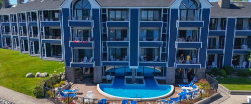 Charlevoix House | 108 Edgewater Inn