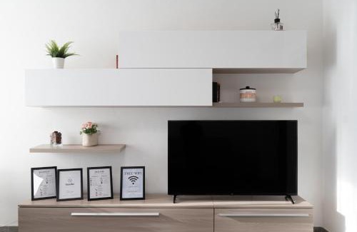 Gallaratese Apartment | 10min RhoFiera & SanSiro - 5min Metro - AC - FreeParking