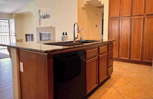 Hemet House | 10min Soboba Casino Hemet Home with Hot tub+Lots of Parking grg/rv/boat/ATV's