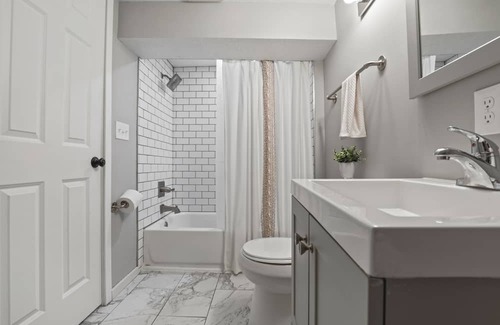 Nokomis House | 10MIN to MOA - Family Rec Room - Safe Neighborhood