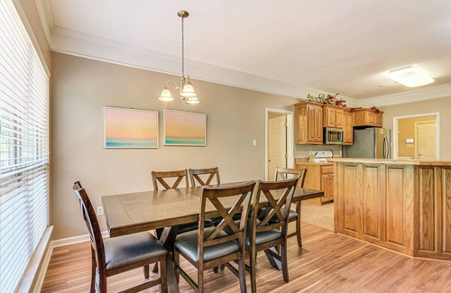 Little Rock House | 11 Mi to Dtwn Little Rock: Home w/Large Deck!