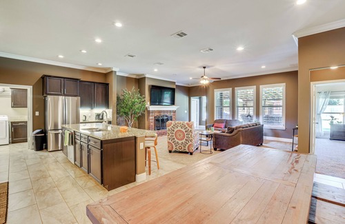 Lubbock House | 11 Mi to Dtwn: Lubbock Home w/Patio, Grill & Yard