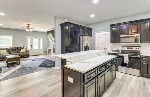 Troy House | 11 Mi to Troy University: Family Home w/Yard