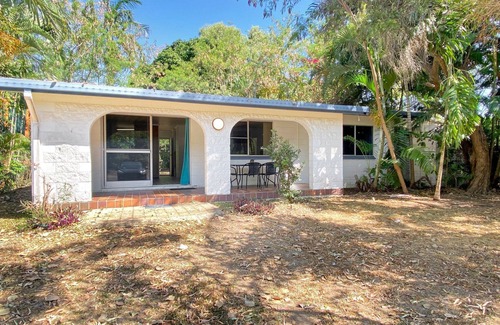 Nelly Bay House | 11 Murray - Affordable island getaway at Nelly Bay