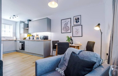 Crewe Apartment | 11 Salisbury Close