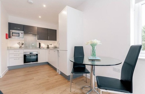 Leatherhead Apartment | 11 Swan House -1 bedroom apartment