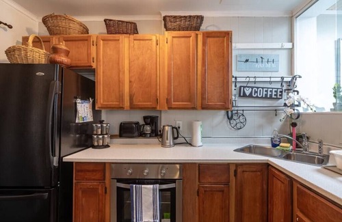 North End House | 115 Charming Townhouse , Historic Hydrostone