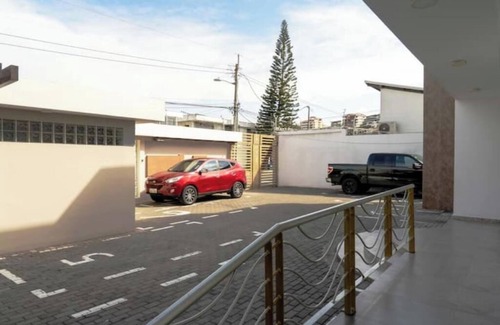Urdesa Apartment | 115 - Prague Apts 2 pax Consulate USA Parking