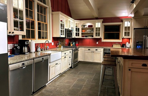 Montrose House | 12 Bedroom Lake House, 150 ft Lakefront, 1 Acre, Beach, Ski Elk Mountain Poconos