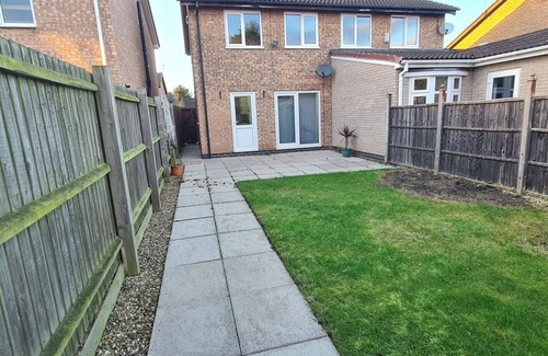Leicester Cottage | 12 GORSE LANE, family friendly, with a garden in Syston