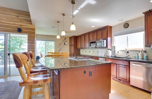 Columbine House | 12 Mi to Dtwn Denver: Littleton Family Home!
