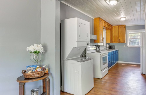 Lakeview  Jefferson County Apartment | 12 Mi to Lake Access: Port Arthur Apt w/Yard