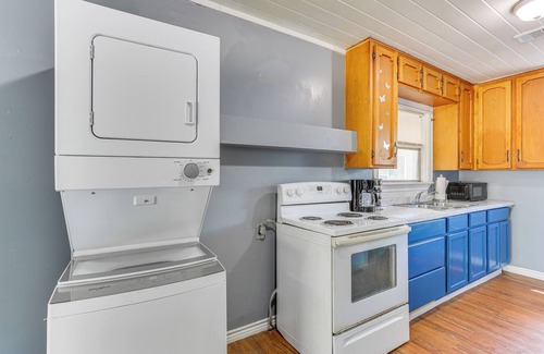 Lakeview  Jefferson County Apartment | 12 Mi to Lake Access: Port Arthur Apt w/Yard