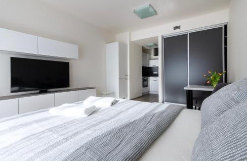 Kosire Apartment | 12 min Centrum, 200Mb WIFI, Onsite Supermarket