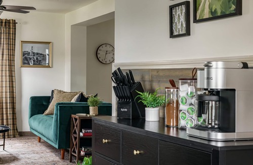 Notre Dame House | 12-mins walk to ND: BBQ - Old Money Sports Glam. Pet Friendly!