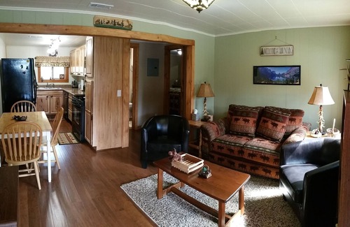 Martin City Cabin | 12 Minutes from Glacier National Park~ Moose Creek Cabin at Lazy Bear Lodging