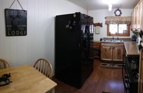 Martin City Cabin | 12 Minutes from Glacier National Park~ Moose Creek Cabin at Lazy Bear Lodging