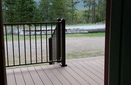 Martin City Cabin | 12 Minutes from Glacier National Park~ Moose Creek Cabin at Lazy Bear Lodging