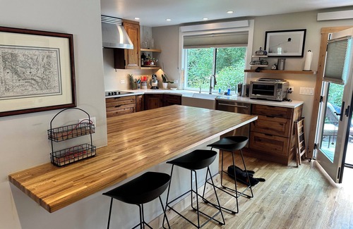 Moose Wilson Road House | 12 minutes to Grand Teton National Park. Pet Friendly.