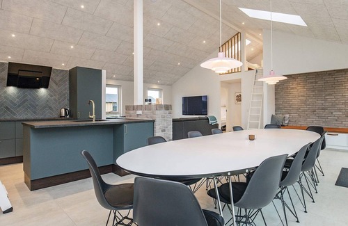 Grønhøj House | 12 person holiday home in Løkken-By Traum
