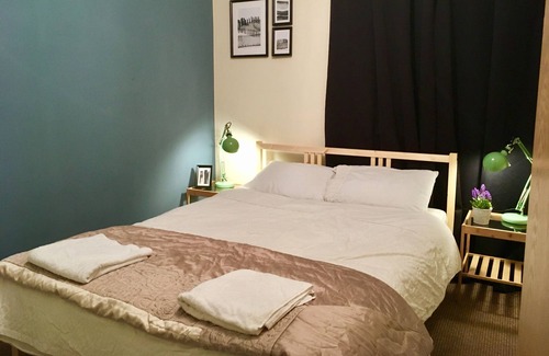 Riverside Apartment | **12 Person Super-Central Stag/Hen/Group City Centre Crash Pad**