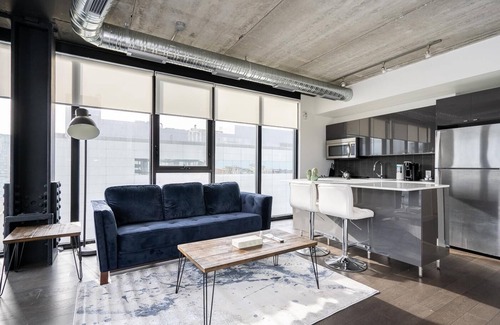 Downtown Winnipeg Condo | (1208)Downtown Glasshouse Beautiful 2BR 2BATH +Fast WiFi (311)