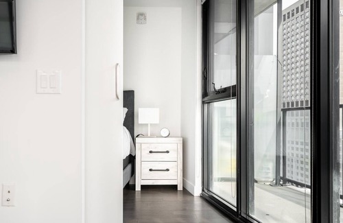 Downtown Winnipeg Condo | (1208)Downtown Glasshouse Beautiful 2BR 2BATH +Fast WiFi (311)