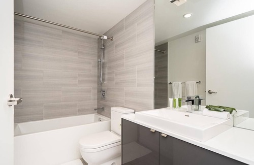 Downtown Winnipeg Condo | (1208)Downtown Glasshouse Beautiful 2BR 2BATH +Fast WiFi (311)