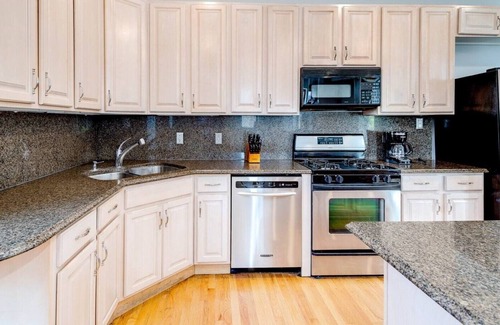 Pulaski Park Apartment | 1220 PH - Luxury Penthouse: Private Patio, new furniture!