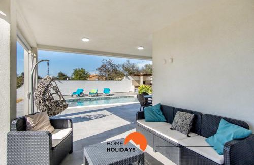 Monte Raposo Villa | #125 Alcantarilha Villa by Home Holidays