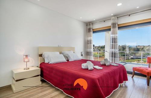 Monte Raposo Villa | #125 Alcantarilha Villa by Home Holidays
