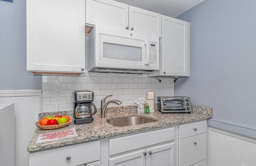 Garden City Condo | 125 Atlantic Avenue Unit D - Pet Friendly! Walk To the Beach and Pier! 1BR -1BA - Sleeps 2-4 guests!
